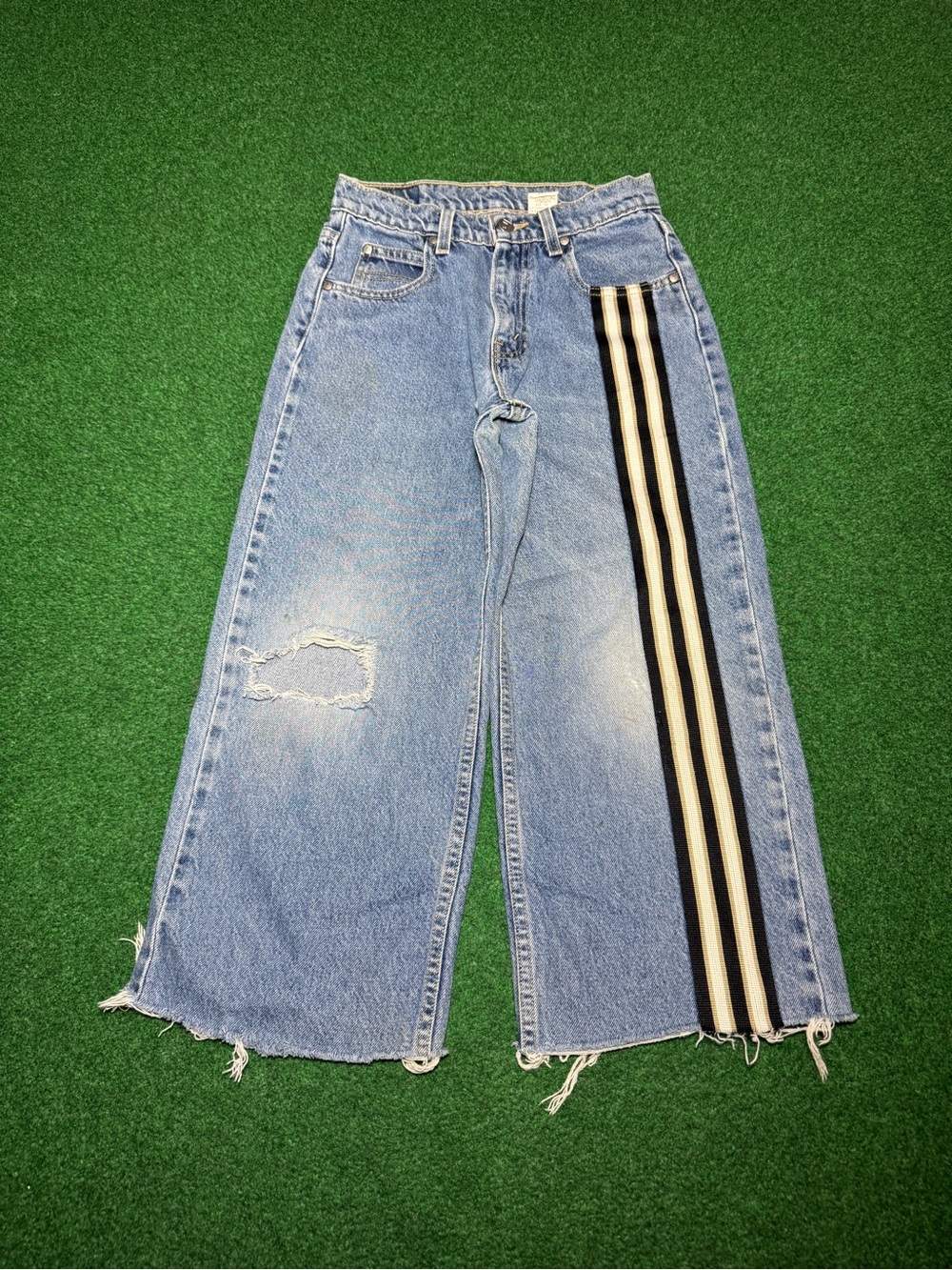 CRAZY Vintage 90s JNCO style Levi’s Jeans, Skater Pants Striped Punk (26x22)